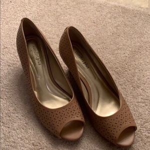 Comfort Plus Predictions Wedges Size 71/2